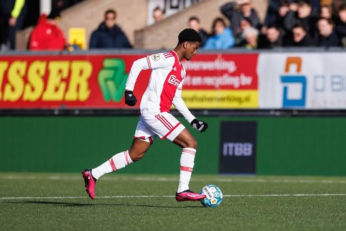 Jorrel Hato playing for Jong Ajax during a match